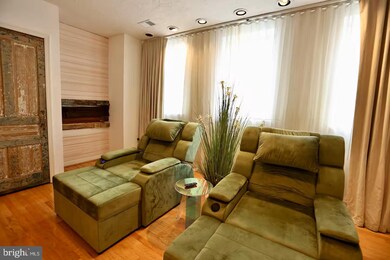 1522 Locust St unit 301, Philadelphia, PA 19102 - photo 2