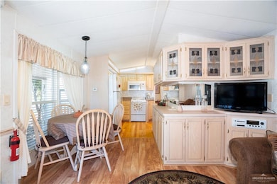 1412 E Daytona Dr, Mission, TX 78572 - photo 5