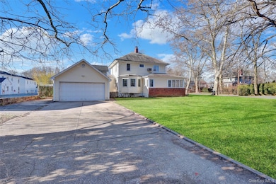 31 Hiawatha Dr, Brightwaters, NY 11718 - photo 5