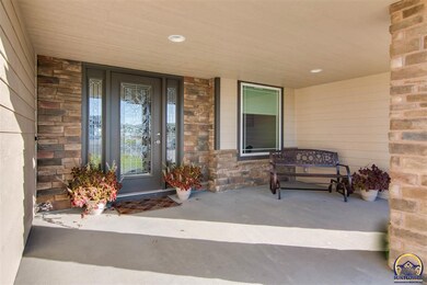 5304 NW Beaumont Ct, Topeka, KS 66618 - photo 3