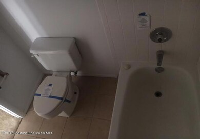 351-465640 bathroom 2