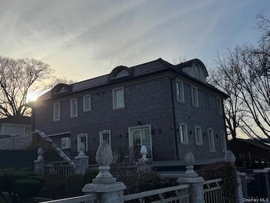 81-05 139th St, Jamaica, NY 11435 - photo 3