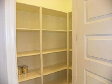 SEN 20 Walk-in Pantry