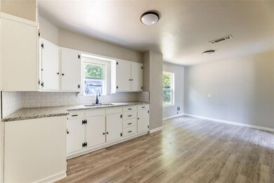 219 E Acheson St, Denison, TX 75021 - photo 4