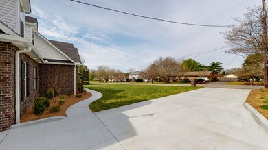 110 Hulan St, Shelbyville, TN 37160 - photo 4