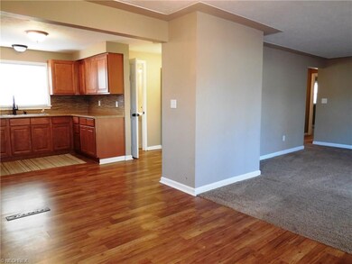 4870 Elmwood Dr, Sheffield Lake, OH 44054 - photo 3