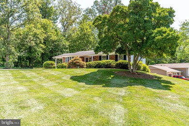 9039 Ashmeade Dr, Fairfax, VA 22032 - photo 2