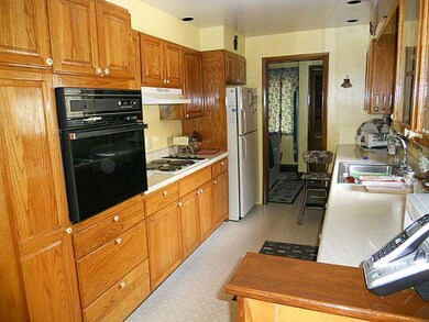 Kitchen. Built in oven, electric...