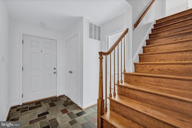 8617 Atwell Rd, Potomac, MD 20854 - photo 3