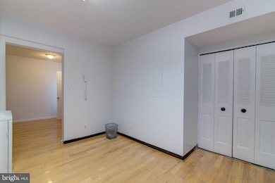 Skyline House unit 1613, Baileys Crossroads, VA 22041 - photo 5