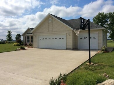 402 E Andrews St, Monroe, IN 46772 - photo 7