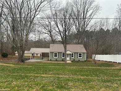 7280 Dennis Rd, Walnut Cove, NC 27052 - photo 2