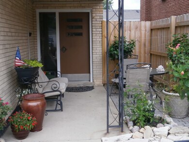 1140 Arnold Ct unit G, Des Plaines, IL 60016 - photo 2