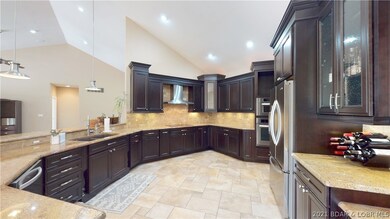 High end appliances and soft close cabinets and dr