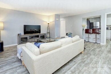 1041 Churchill Downs Ct unit I, Charlotte, NC 28211 - photo 4