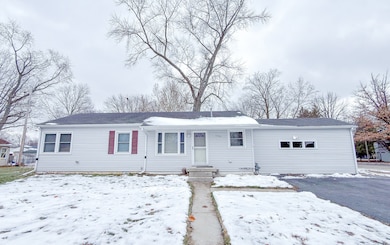 1709 W William St, Champaign, IL 61821 - photo 2