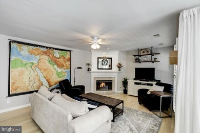 9246 Cardinal Forest Ln unit 302, Lorton, VA 22079 - photo 3