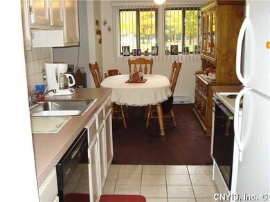 Kitchen Kitchen facing the Diningarea, w/ceramic f