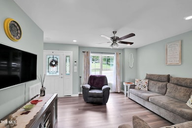 23-web-or-mls-150-n-carr-ln