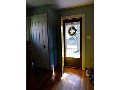 Entry/Foyer.
