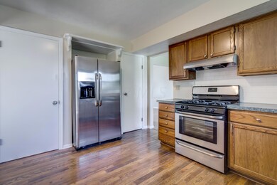 210 Maple Avenue-11