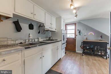 425 E Emerald Ave unit 2ND FLOOR, Collingswood, NJ 08108 - photo 7