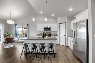 914 Prairie View Dr, West Branch, IA 52358 - photo 6