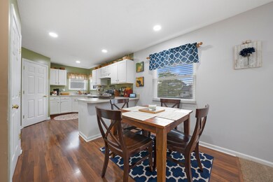 4-Eating Space - Kitchen