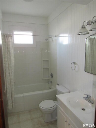 1722 Washington St, Davenport, IA 52804 - photo 7