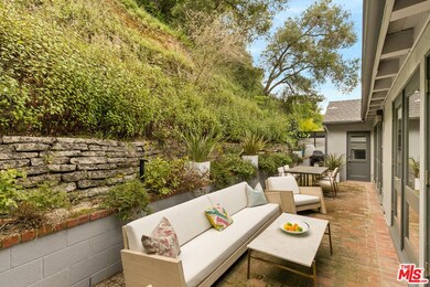 Intimate outdoor seating