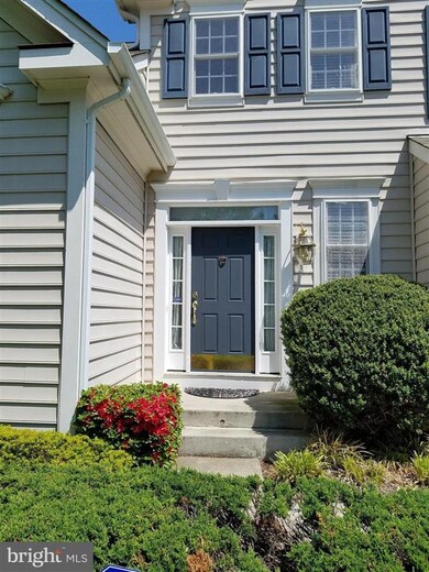 17043 Anns Brook Ct, Woodbridge, VA 22191 - photo 2