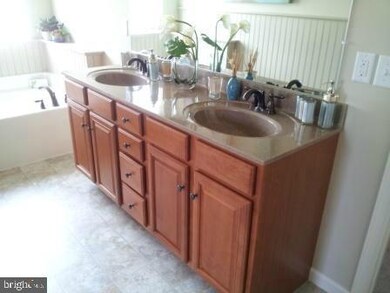 811 Jasmine Ave, Mount Joy, PA 17552 - photo 5