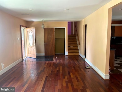 3101 Chapel View Dr, Beltsville, MD 20705 - photo 2