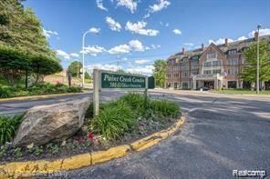 527 E University Dr, Rochester, MI 48307 - photo 2