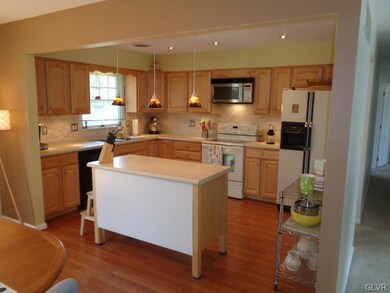 4532 Adams St, Whitehall, PA 18052 - photo 2