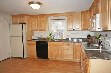 full kitchen 2