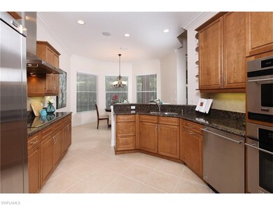Kitchen and breakfast nook / casual dining area wi
