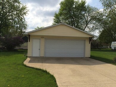 302 W Chestnut St, Malden, IL 61337 - photo 2