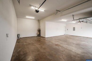 585 NE Evergreen Ave, Dallas, OR 97338 - photo 4