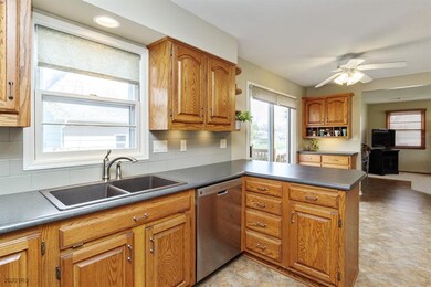 3801 Bel Aire Rd, Des Moines, IA 50310 - photo 7