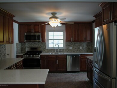 813 Regency Ct, Toms River, NJ 08753 - photo 3