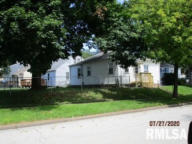 2404 N Myrtle St, Davenport, IA 52804 - photo 2