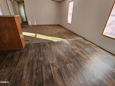 915 6th Ave NW, Williston, ND 58801 - photo 5