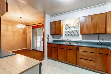 605 Pleasant Ln, Lagrange, IN 46761 - photo 7