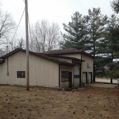 2465 N Court St, Circleville, OH 43113 - photo 4