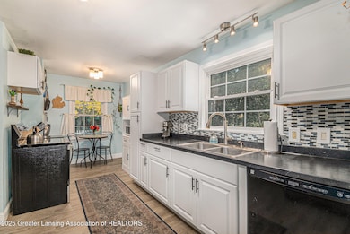 704 N Foster Ave, Lansing, MI 48912 - photo 6