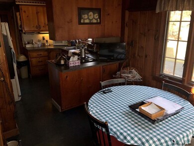 12 Wayne St, Troy, NY 12180 - photo 6