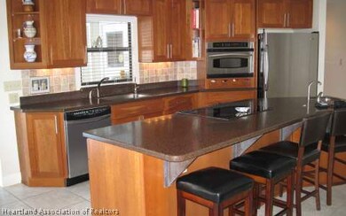 932 Lake Dr E, Lake Placid, FL 33852 - photo 2