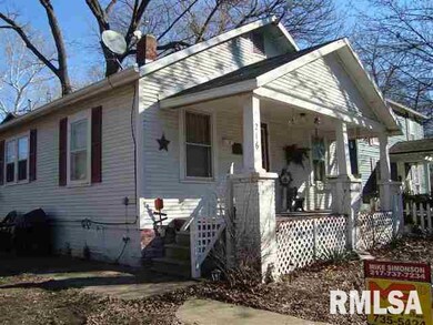 216 Keokuk St, Lincoln, IL 62656 - photo 2