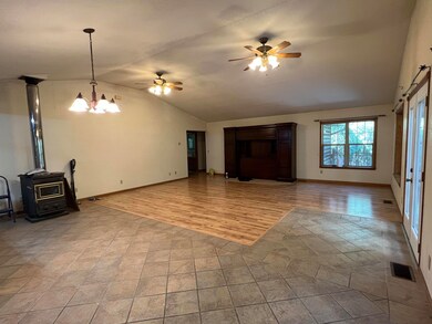 LIVING/DINING AREA